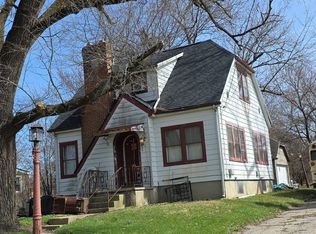 32 Meadow Dr, Dayton, OH 45416