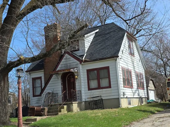 32 Meadow Dr, Dayton, OH 45416