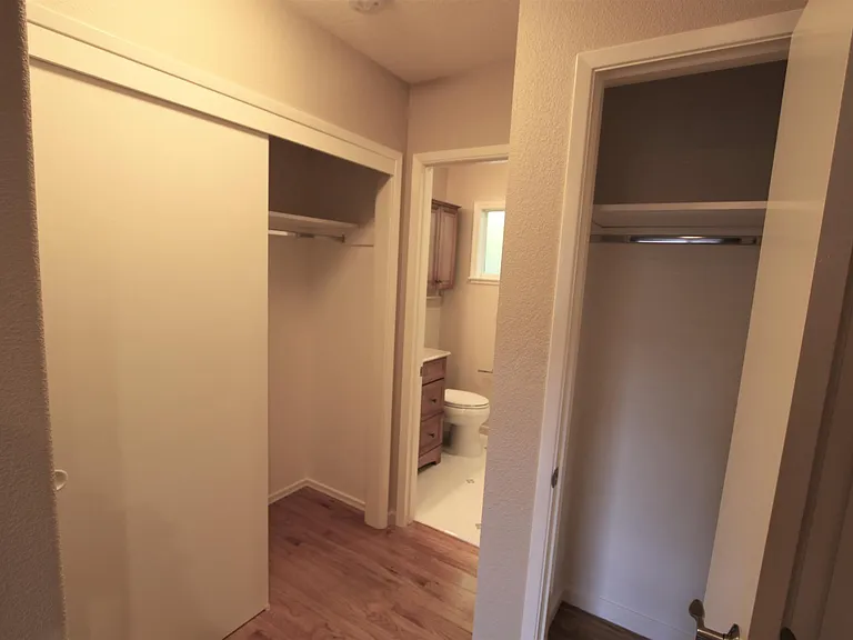 560 University Dr — Photo 3