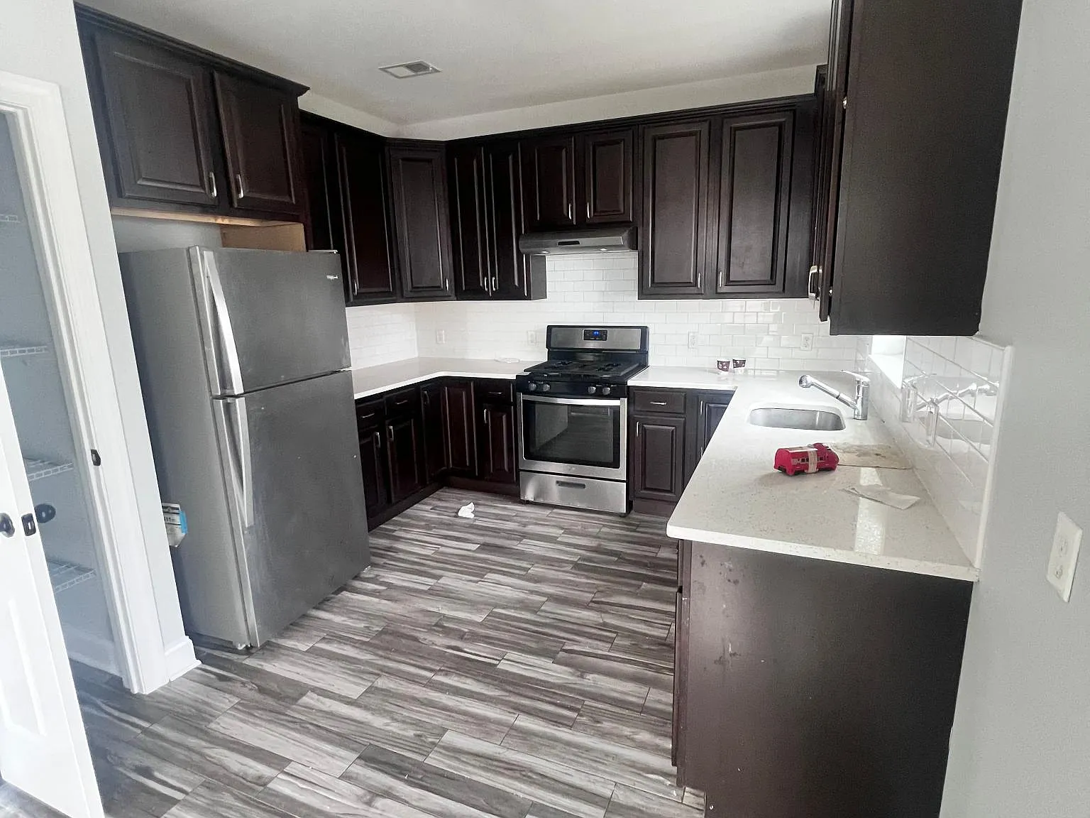 3 bed, 2.5 bath, 1450 sqft, $3,689 — Photo 3