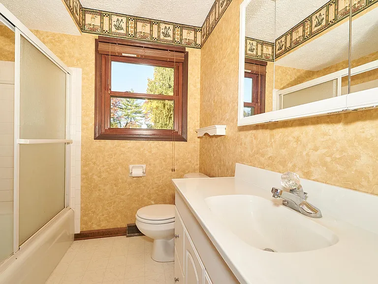149 Springs Ct — Photo 12
