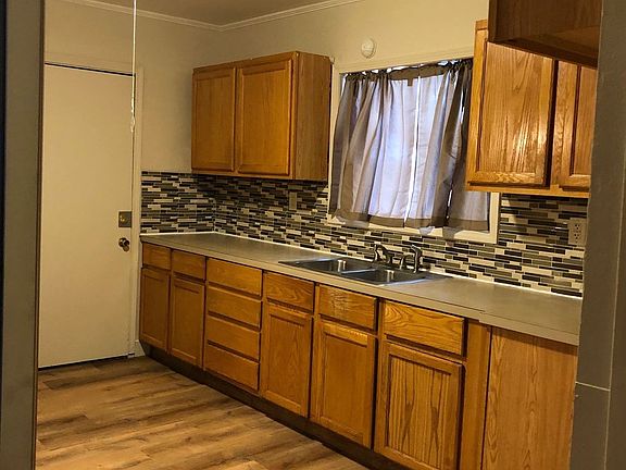 Kitchen (new floor)