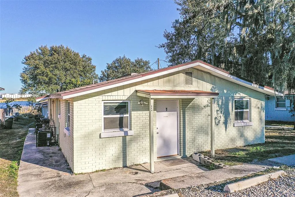 2 bed, 1.0 bath, 900 sqft, $1,200 — Photo 2