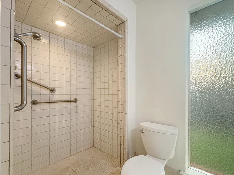 2604 NE Garden Ln — Photo 17