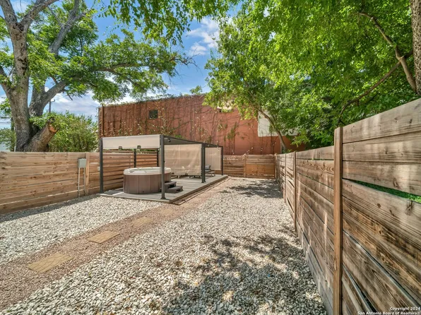 1007 N Cherry St, San Antonio, TX 78202