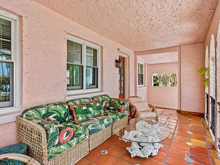 217 SE Coconut Ave — Photo 10