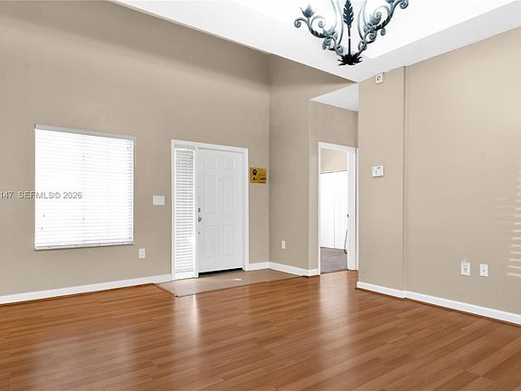5th image of 2875 NE 4th St