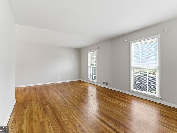 5th image of 2163 Chevy Chase Ln