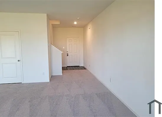 400 Valley View Dr — Photo 6