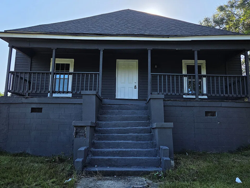 395 Lincoln Ave