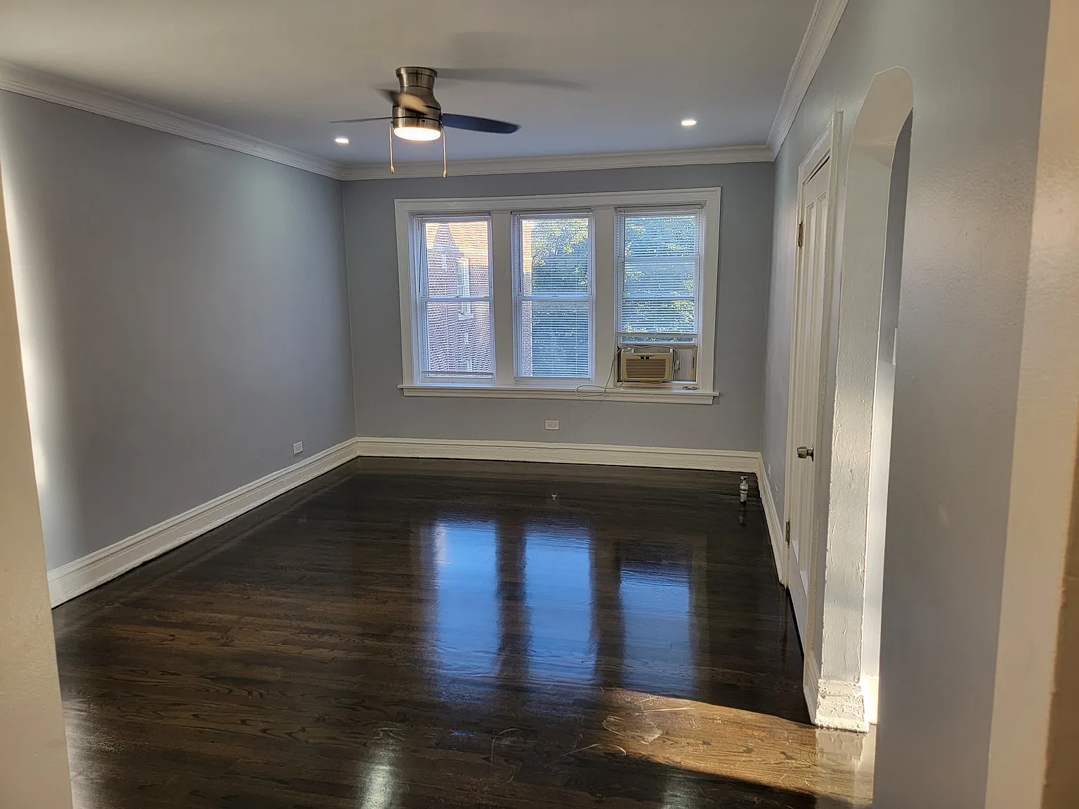 3 bed, 900 sqft, $2,300 — Photo 4