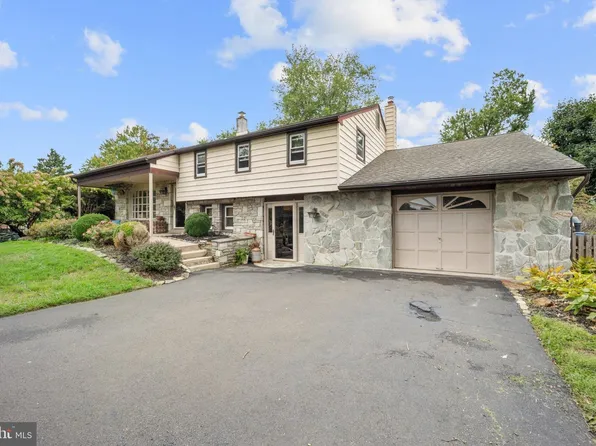 1043 Davisville Rd, Southampton, PA 18966