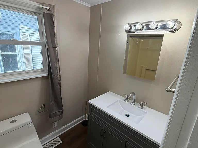 522 E Ward St — Photo 4