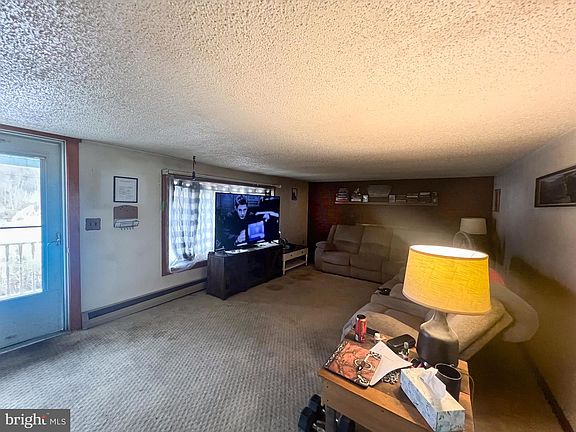 2nd image of 186 W Railroad St