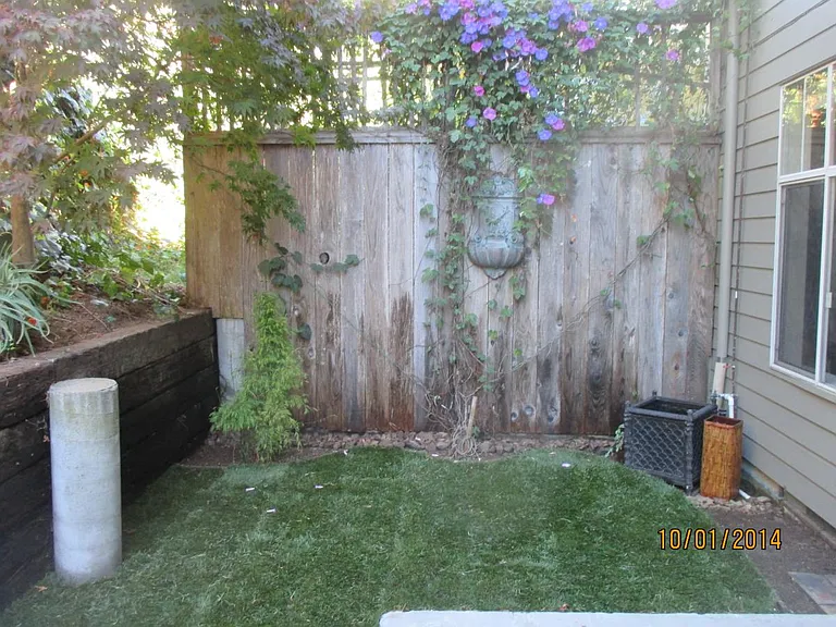 876 Castro St — Photo 33