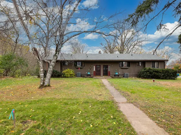 115 Peninsula Rd, Medicine Lake, MN 55441