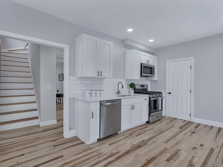 73 Walnut St — Photo 1