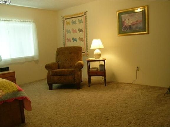large bedroom w/ cedar lined closet