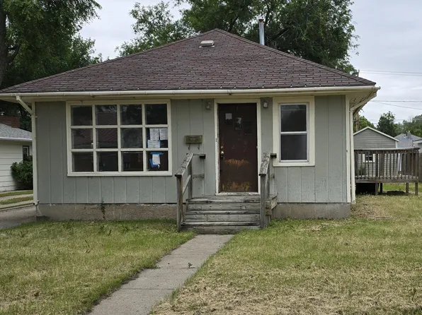 615 7th Ave SE, Jamestown, ND 58401
