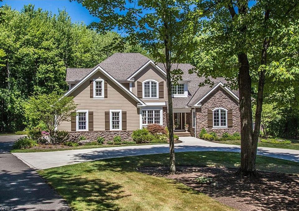 1st image of 8 Deerfield Dr