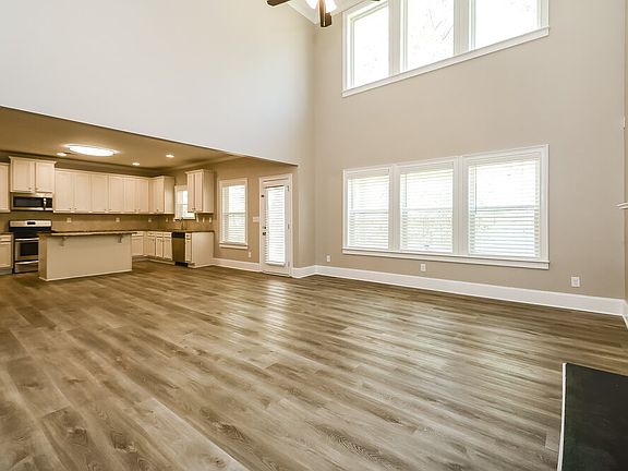 5th image of 2211 NE Ginger Lake Dr