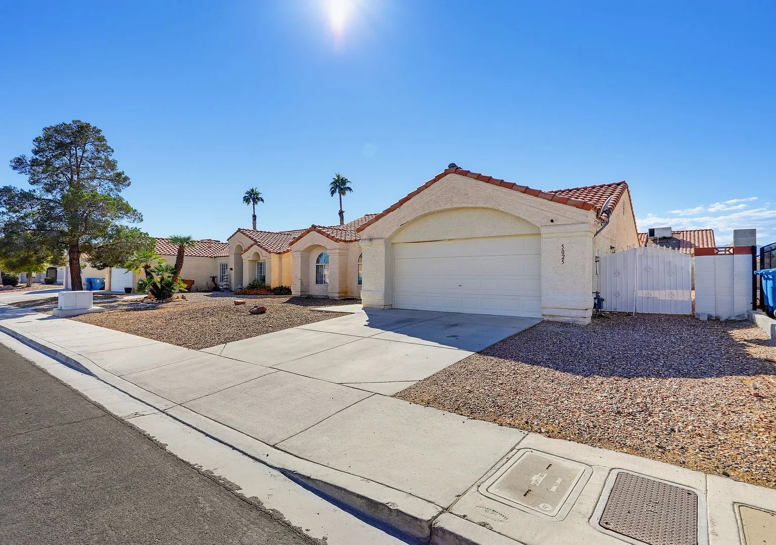 Great 3 Bedroom, One Story Northwest Vegas Home — Photo 3