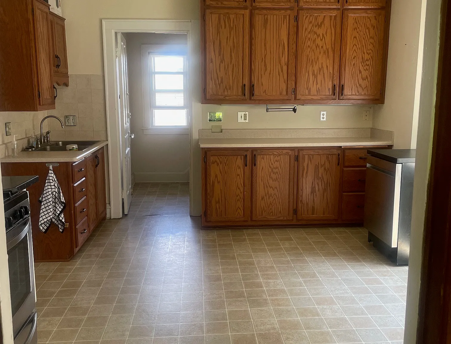 2 bed, 850 sqft, $1,300 — Photo 4