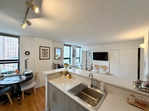 121 Reade Street image 4 of 12