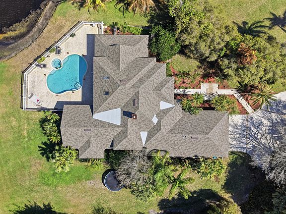 5th image of 2400 NW Lakeridge Drive
