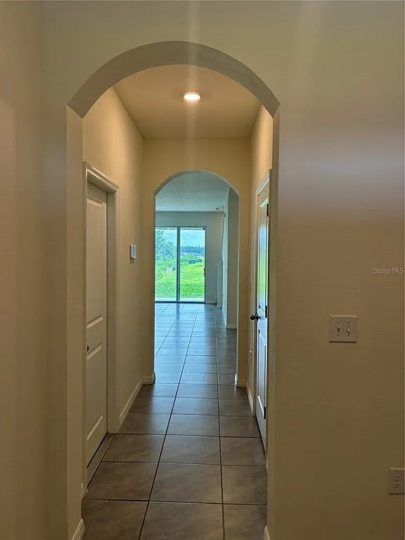 3 bed, 2.5 bath, 1673 sqft, $2,100 — Photo 2