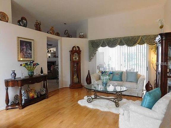4th image of 9611 Glenox Ln