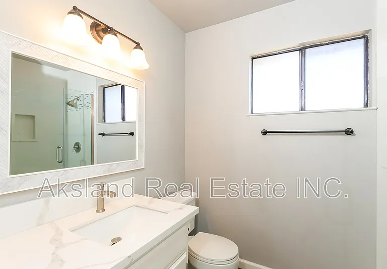 1497 Claremont Dr — Photo 5