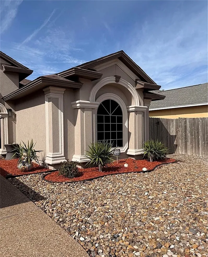 3 bed, 2350 sqft, $2,600 — Photo 3