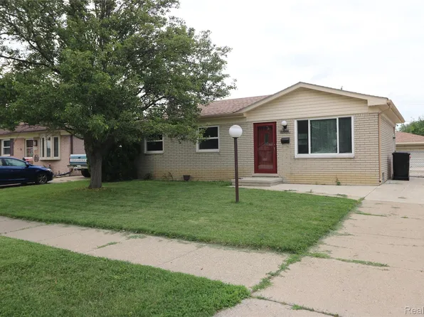 27206 Perry St, Roseville, MI 48066