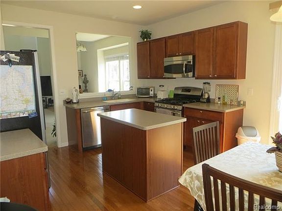 2nd image of 49831 Courtyard Ln #65