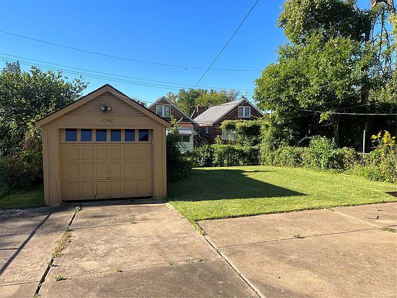 3rd image of 1540 McLaran Ave