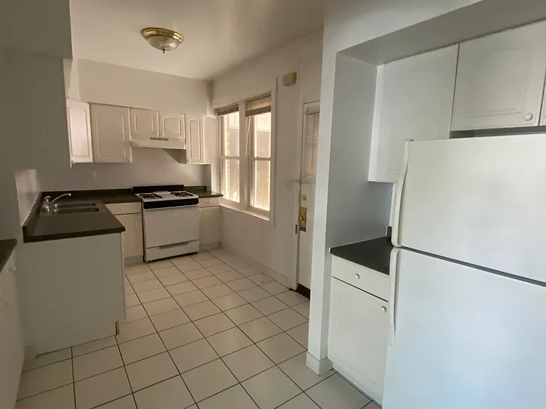 800 Seward St #2 — Photo 15