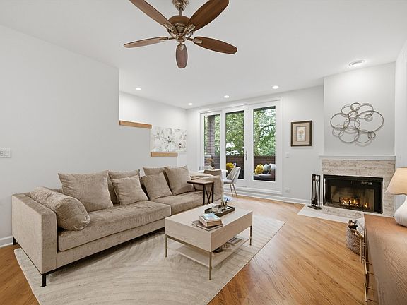 2nd image of 1117 N Wood St #2