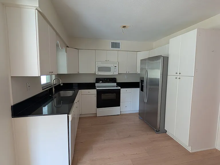 1267 Caracas Ave — Photo 2