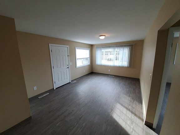 4th image of 2040 Central Ave