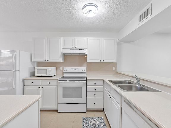 3rd image of 5828 Coral Lake Drive