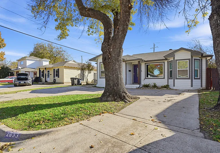 2933 S Hills Ave — Photo 1