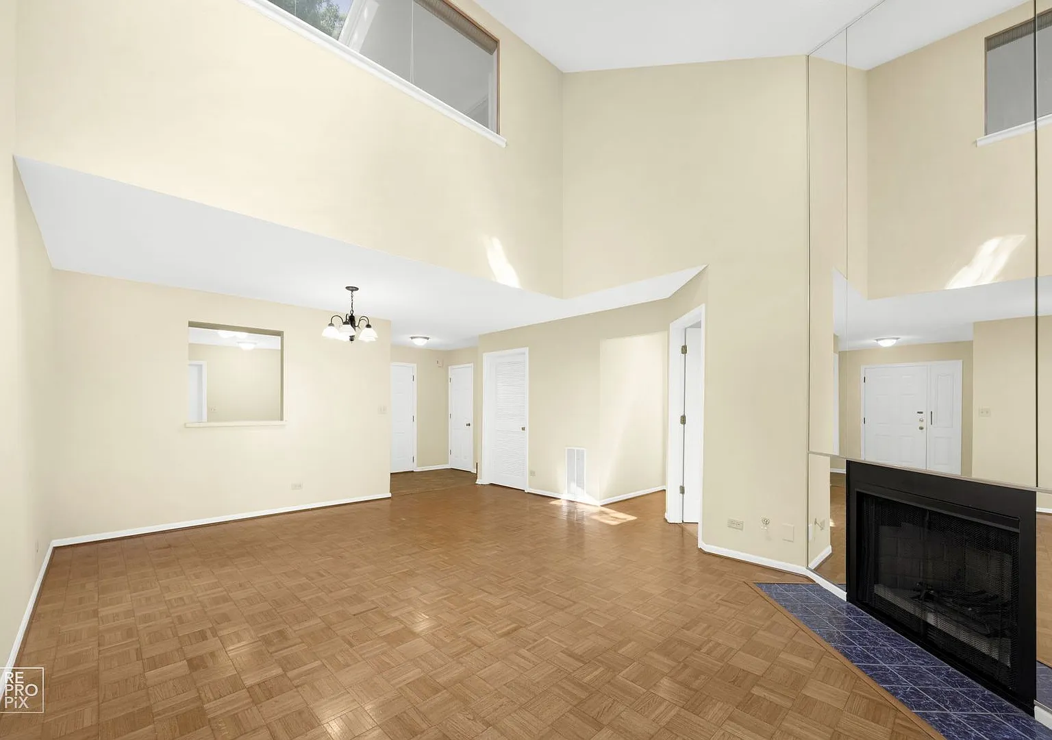 3 Bedroom Buffalo Grove Condo available October 26! — Photo 3