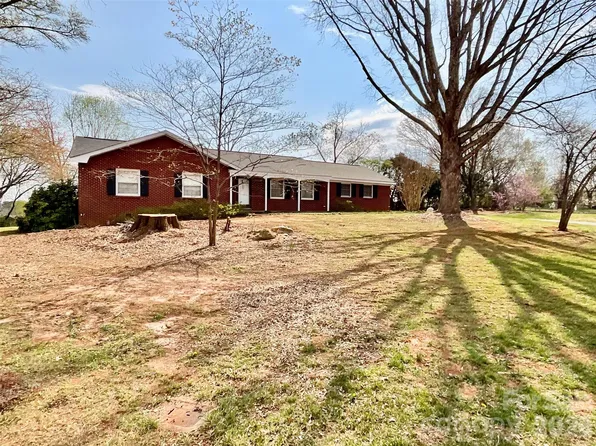 5521 Suttlemyre Ln, Hickory, NC 28601