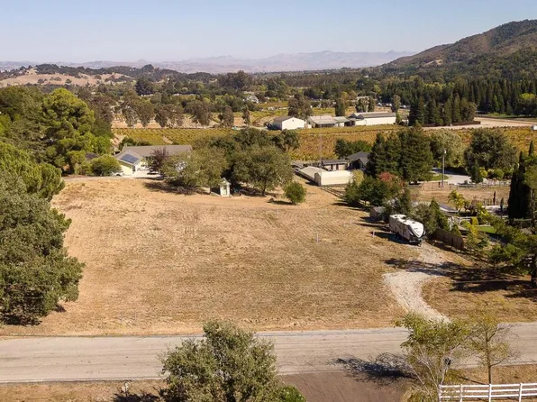 8260 El Matador Dr, Gilroy, CA 95020