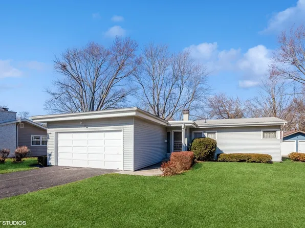 59 Elmwood Dr, Naperville, IL 60540