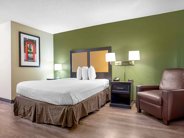 Studio Suite - 1 Queen Bed