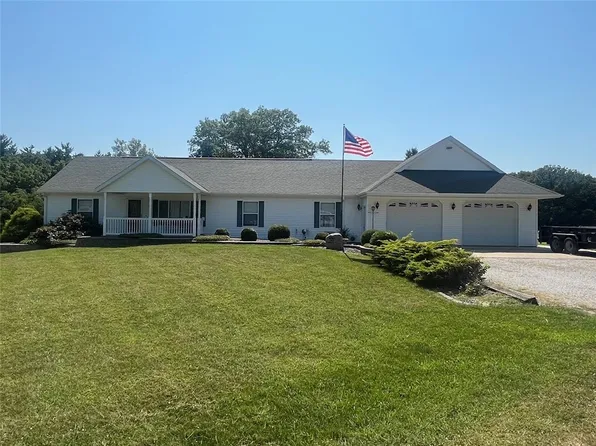 822 Hanley St, Ramsey, IL 62080