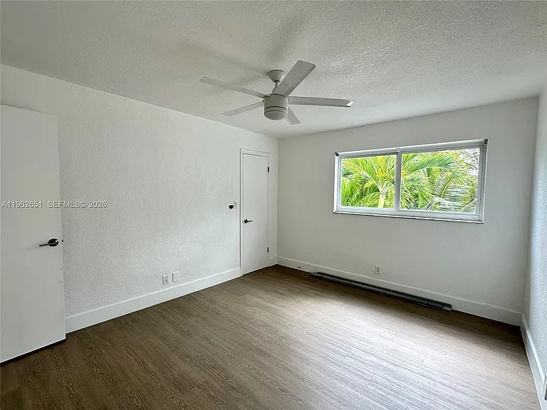 913 NE 17th St #8 — Photo 26