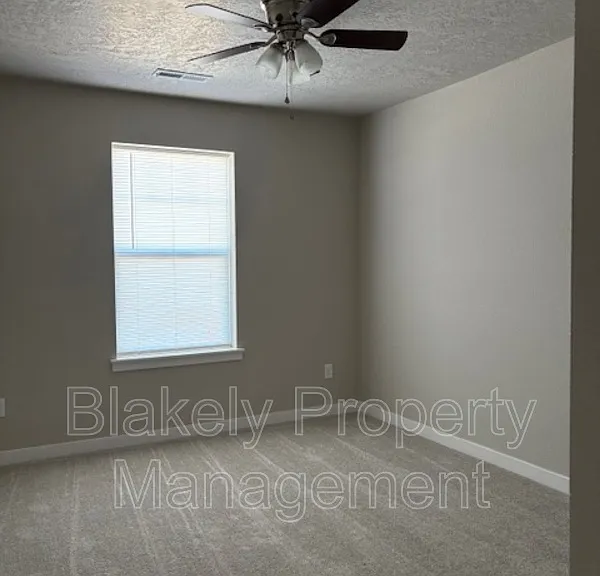 645 SW Inby St — Photo 16